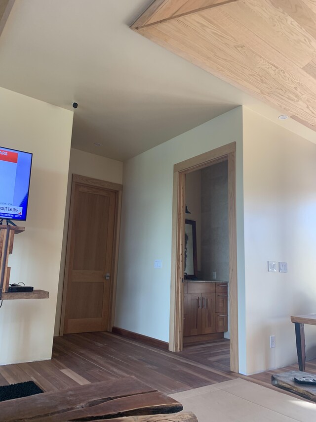 79-928 Mahiai Pl, Kealakekua, HI 96750 - hall featuring wood finished floors and baseboards