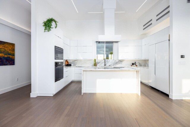 68-1868 Malina Pl, Waikoloa, HI 96738 - kitchen with built in appliances, modern cabinets, and dark wood finished floors