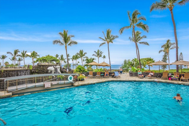 78-6842 Alii Dr Unit 11102, Kailua-Kona, HI 96740 - community pool with a patio