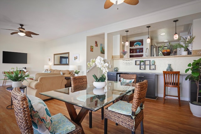 78-6842 Alii Dr Unit 11102, Kailua-Kona, HI 96740 - dining area featuring a ceiling fan, wood finished floors, and ornamental molding