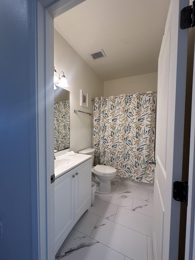 73-1101 Nuuanu Pl Unit D204, Kailua-Kona, HI 96740 - bathroom with vanity, marble look tiles, and a shower with curtain