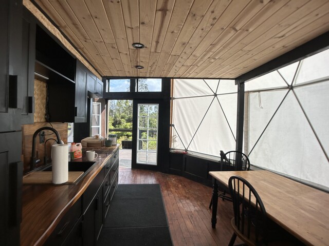 16-1896 Uhini Ana Rd, Mountain View, HI 96760 - sunroom / solarium featuring a sink