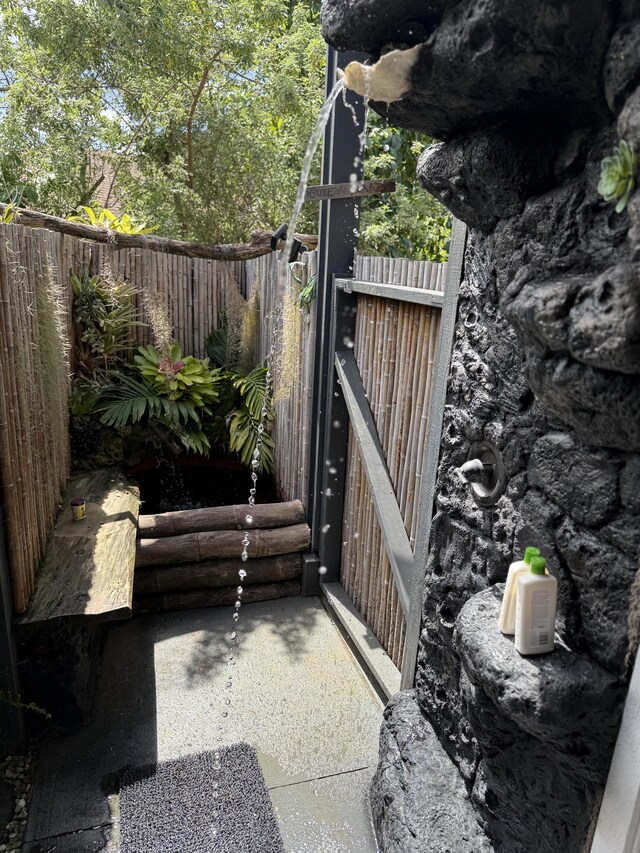 4194 Kekuanaoa Ln, Princeville, HI 96722 - view of gate