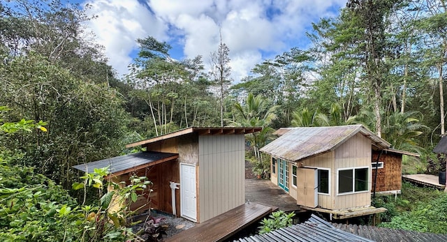16-1412 40th Ave, Kurtistown, HI 96760 - wooden terrace with an outbuilding