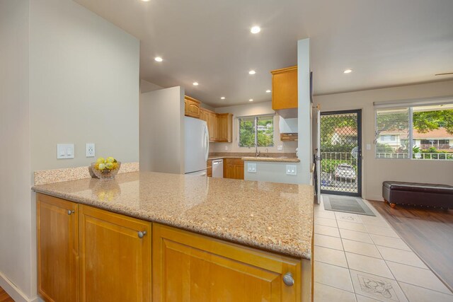 78-7054 Kamehameha Iii Rd Unit 803, Kailua-Kona, HI 96740 - kitchen with white appliances, a peninsula, recessed lighting, a sink, and light stone countertops