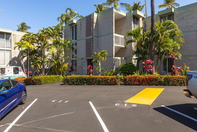 75-6016 Alii Dr Unit 113, Kailua-Kona, HI 96740 - view of uncovered parking lot