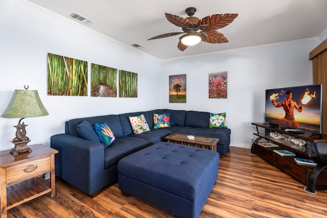 78-6665 Alii Dr Unit 302, Kailua-Kona, HI 96740 - living area featuring crown molding, wood finished floors, and a ceiling fan
