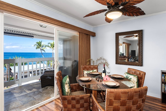 78-6665 Alii Dr Unit 302, Kailua-Kona, HI 96740 - dining area featuring ceiling fan, crown molding, a water view, wood finished floors, and baseboards