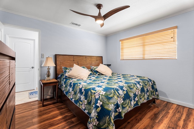 78-6665 Alii Dr Unit 302, Kailua-Kona, HI 96740 - bedroom with wood finished floors, ornamental molding, ceiling fan, and baseboards