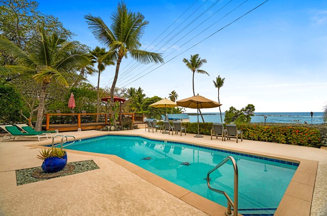 78-6665 Alii Dr Unit 302, Kailua-Kona, HI 96740 - outdoor pool featuring a patio and a water view