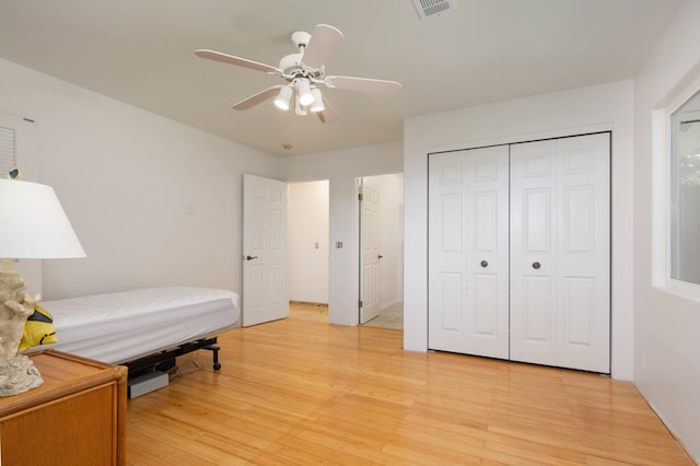68-1842 Auhili Loop, Waikoloa, HI 96738 - bedroom featuring light wood-style floors, a closet, and ceiling fan