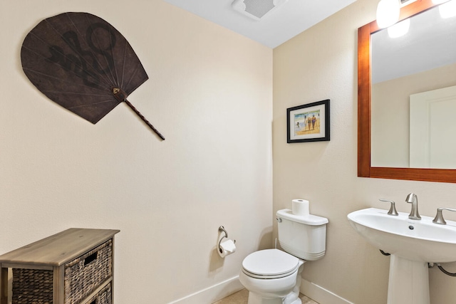 2611 Kiahuna Plantation Dr Unit 15F, Koloa, HI 96756 - half bathroom featuring baseboards and toilet