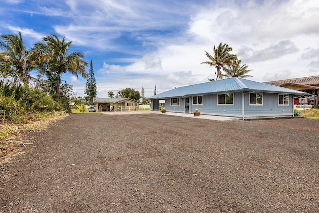 16-2050 Pikake Dr, Pahoa, HI 96778 - view of front of property featuring a metal roof and dirt driveway