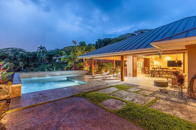 75-665 Kula Kai Pl, Kailua-Kona, HI 96740 - swimming pool with a patio area, outdoor dining space, and a hot tub