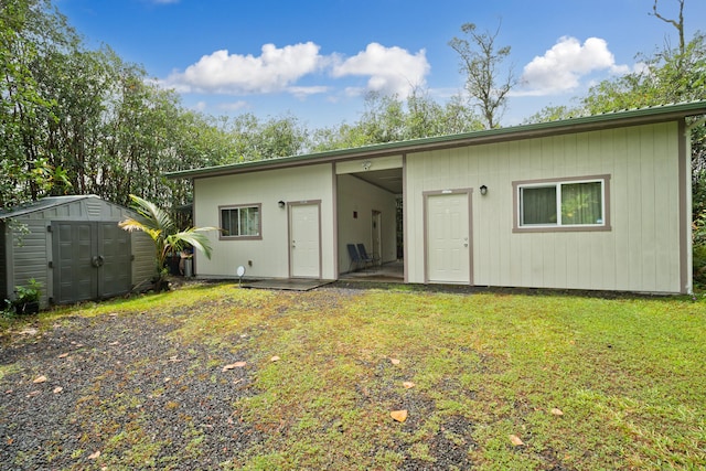 16-1381 Pohaku Cir, Keaau, HI 96749 - back of property featuring a lawn