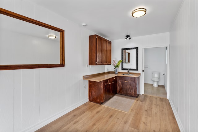 64-5270 Hoohoa St, Kamuela, HI 96743 - bar featuring a sink, light wood-style flooring, and baseboards