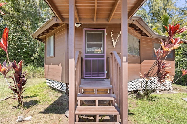15-1913 Beach Rd, Keaau, HI 96749 - property entrance featuring a lawn