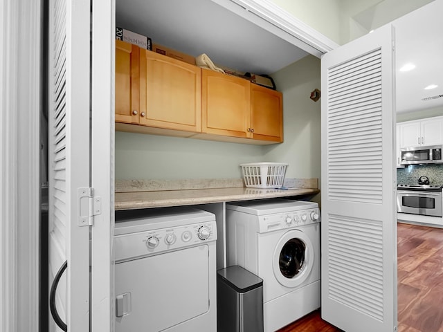 68-1125 Kaniku Dr Unit 1601, Kamuela, HI 96743 - laundry room featuring independent washer and dryer and dark wood-type flooring