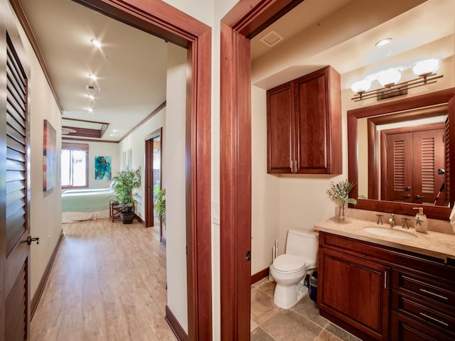 62-3600 Amaui Pl Unit 345, Waimea, HI 96743 - bathroom with vanity, toilet, and baseboards