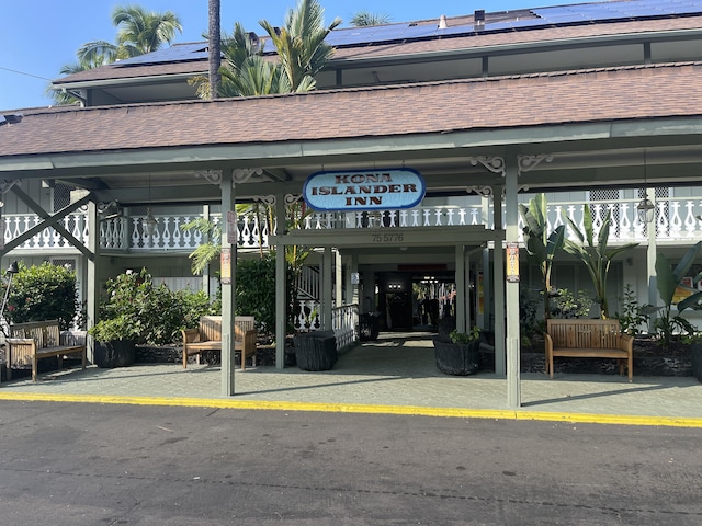 75-5776 Kuakini Hwy Unit 138, Kailua-Kona, HI 96740 - property entrance with a shingled roof and solar panels