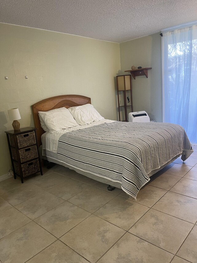75-5776 Kuakini Hwy Unit 138, Kailua-Kona, HI 96740 - bedroom with tile patterned floors and a textured ceiling