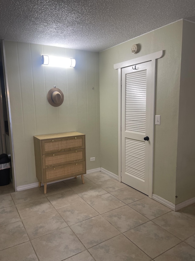75-5776 Kuakini Hwy Unit 138, Kailua-Kona, HI 96740 - doorway featuring light tile patterned flooring and a textured ceiling
