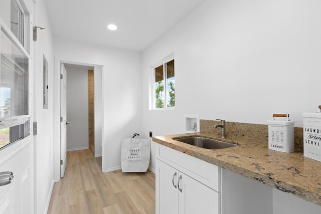 16-2072 Hapuu Dr, Pahoa, HI 96778 - laundry area featuring hookup for a washing machine, cabinet space, light wood-style flooring, baseboards, and recessed lighting