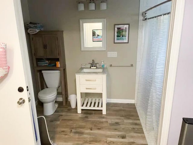287 Wainaku St, Hilo, HI 96720 - full bathroom with toilet, wood finished floors, vanity, and a shower with curtain
