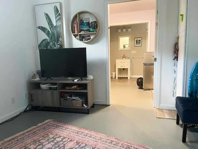 287 Wainaku St, Hilo, HI 96720 - living room featuring baseboards