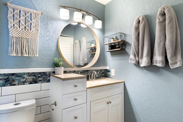 68-3890 Lua Kula St Unit 1007, Waikoloa, HI 96738 - bathroom with vanity, toilet, tile walls, and a textured wall