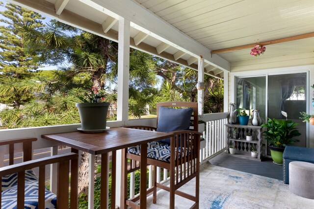 68-3890 Lua Kula St Unit 1007, Waikoloa, HI 96738 - sunroom with beam ceiling