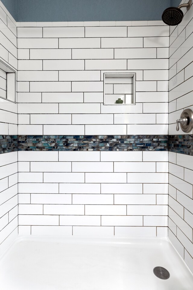 68-3890 Lua Kula St Unit 1007, Waikoloa, HI 96738 - bathroom with tiled shower