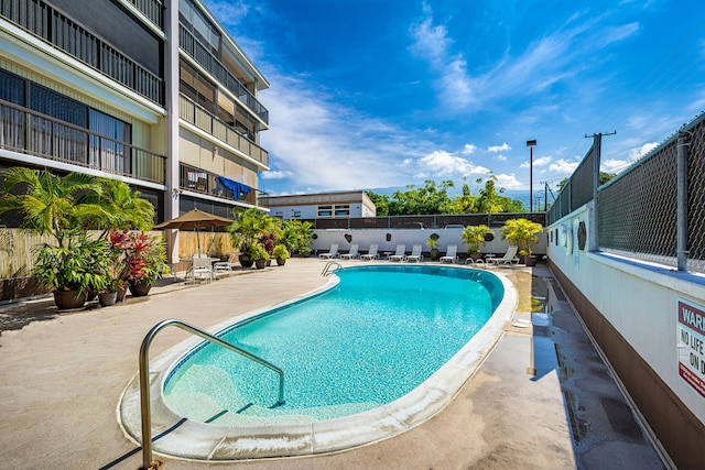 75-5719 Kona Plz Unit 203, Kailua-Kona, HI 96740 - community pool featuring a patio area