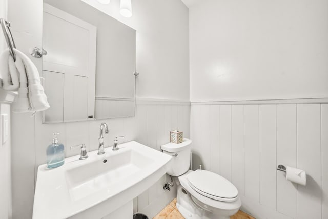 2344 Halalii Pl, Koloa, HI 96756 - half bath featuring wainscoting, toilet, and a sink