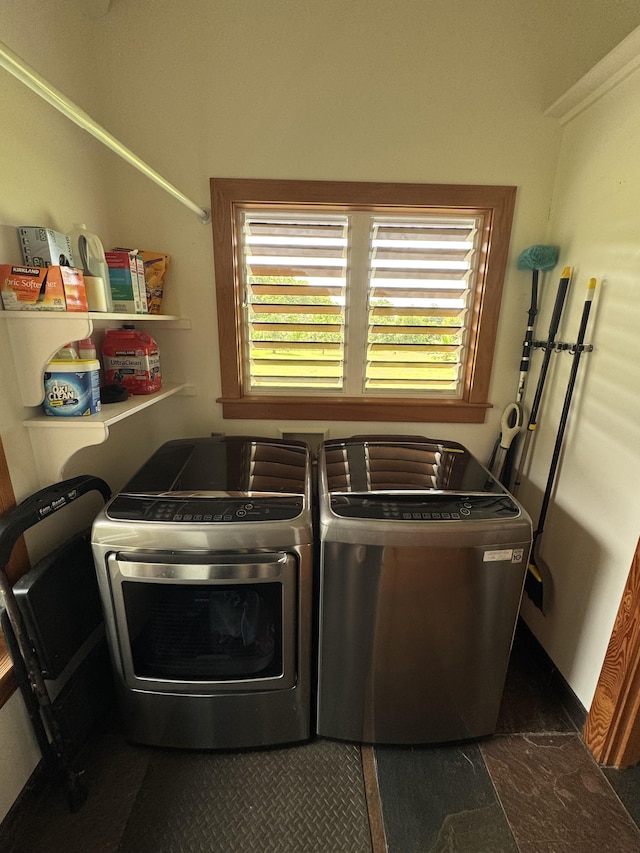 6670-G Kahuna Rd Unit 2, Kapaa, HI 96746 - laundry room featuring separate washer and dryer