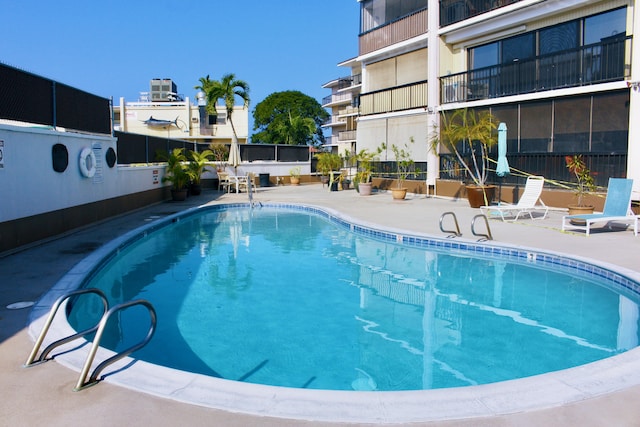 75-5719 Kona Plz Unit 119, Kailua-Kona, HI 96740 - community pool with a patio