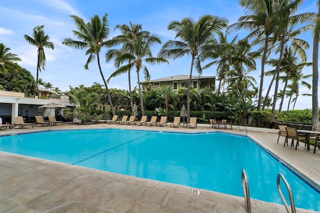 75-6040 Alii Dr Unit 504, Kailua-Kona, HI 96740 - community pool featuring a patio