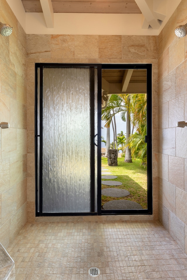 78-6846 Keaupuni St, Kailua-Kona, HI 96740 - entryway with beam ceiling