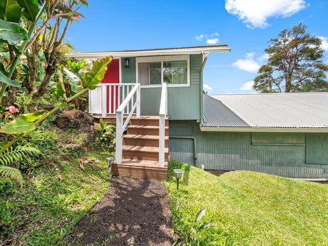 1174 Ainalako Rd, Hilo, HI 96720 - view of front facade featuring metal roof and a front lawn