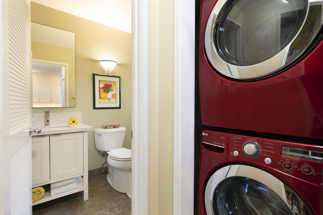 69-1010 Keana Pl Unit A104, Waikoloa, HI 96738 - laundry area with stacked washer / dryer