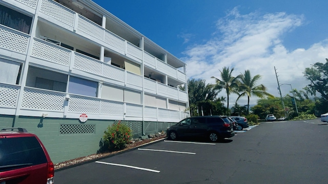 75-5680 Kuakini Hwy Unit 203, Kailua-Kona, HI 96740 - view of property with uncovered parking