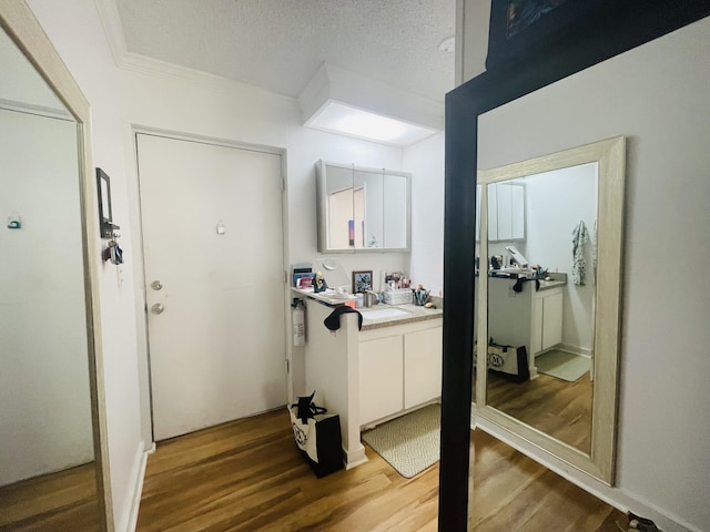 75-5680 Kuakini Hwy Unit 203, Kailua-Kona, HI 96740 - interior space with wood finished floors and a sink