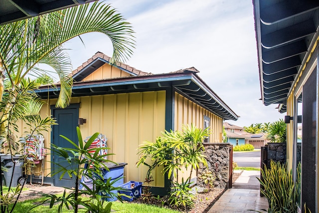 78-106 Holuakai St, Kailua-Kona, HI 96740 - view of home's exterior featuring board and batten siding
