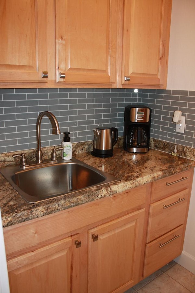 75-5776 Kuakini Hwy Unit 215, Kailua-Kona, HI 96740 - kitchen view of a sink, light brown cabinets, and tasteful backsplash