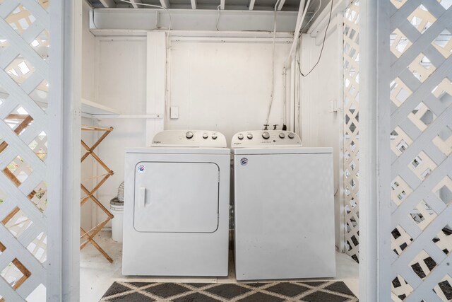 73-1238 Kaiminani Dr, Kailua-Kona, HI 96740 - laundry room featuring washer and dryer