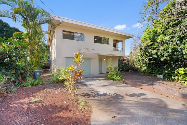 77-112 Nahale Pl, Kailua-Kona, HI 96740 - view of front facade featuring stucco siding, driveway, a balcony, and an attached garage