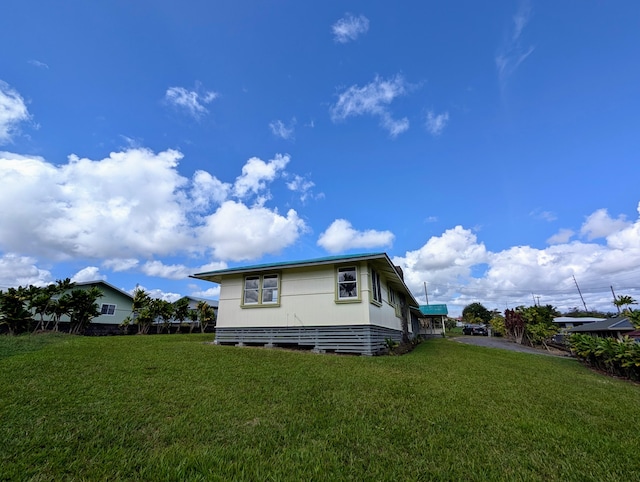 1249 W Kawailani St, Hilo, HI 96720 - rear view of house featuring a yard