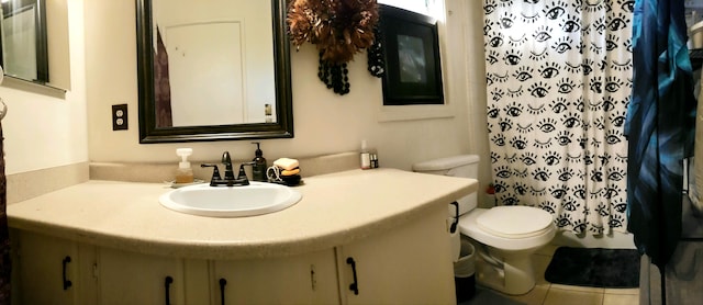 75-5724 Alahou St Unit 202A, Kailua-Kona, HI 96740 - full bathroom with toilet, curtained shower, and vanity