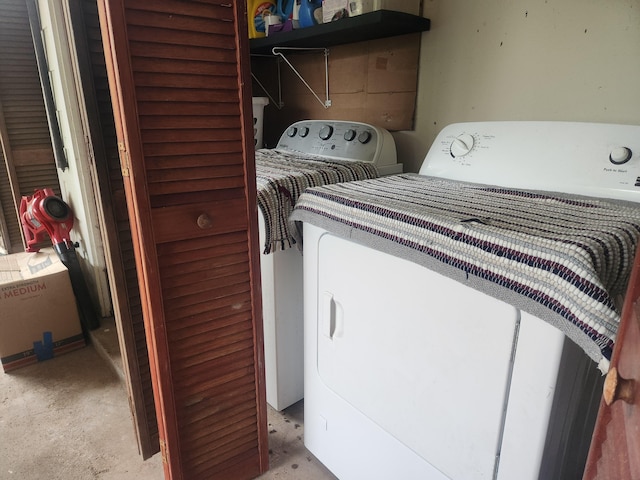 16-2126 Sugarcane Ln, Pahoa, HI 96778 - washroom featuring independent washer and dryer