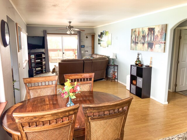 92-8744 Trade Wind Blvd, Ocean View, HI 96737 - dining area with a ceiling fan, light wood finished floors, crown molding, and arched walkways